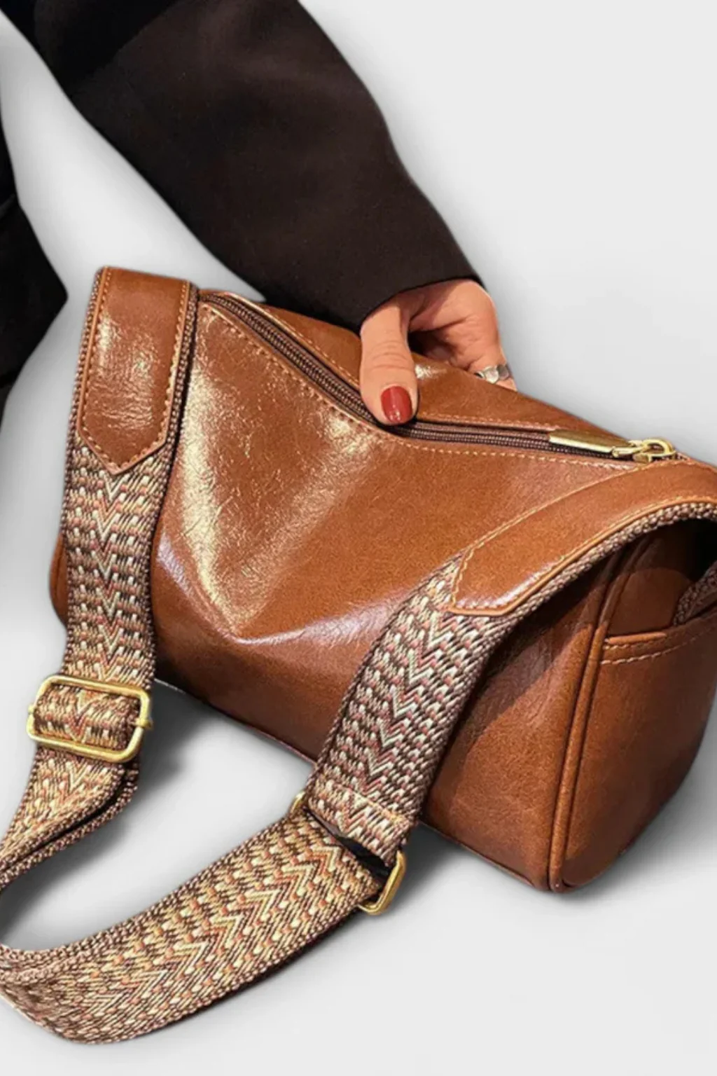 Lori | Women Wide Strap Crossbody Shoulder Bag - Image 4