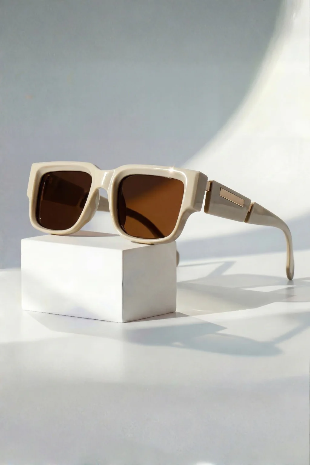 Marlowe | Women Oversized Square Frame Sunglasses with Tortoiseshell Detail - Image 6