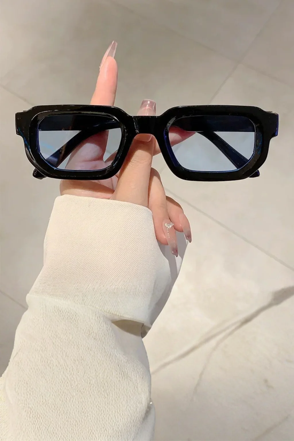Millicent | Women Rectangle Frame Retro Sunglasses - Image 4