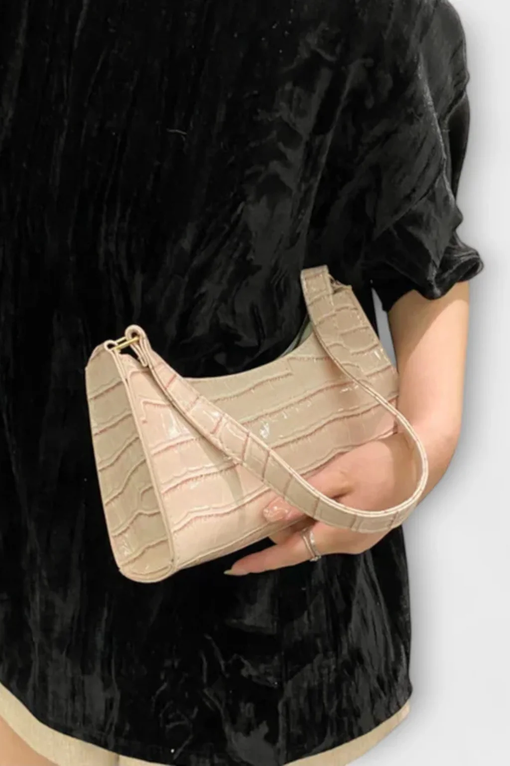 Valmera | Women Elegan Classic Shoulder Bag - Image 3
